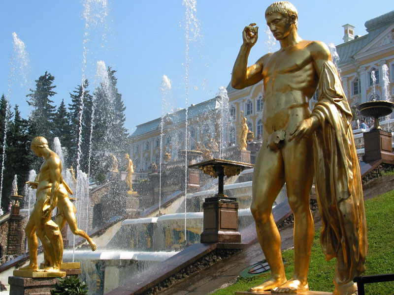 Peterhof kicks off the fountain season